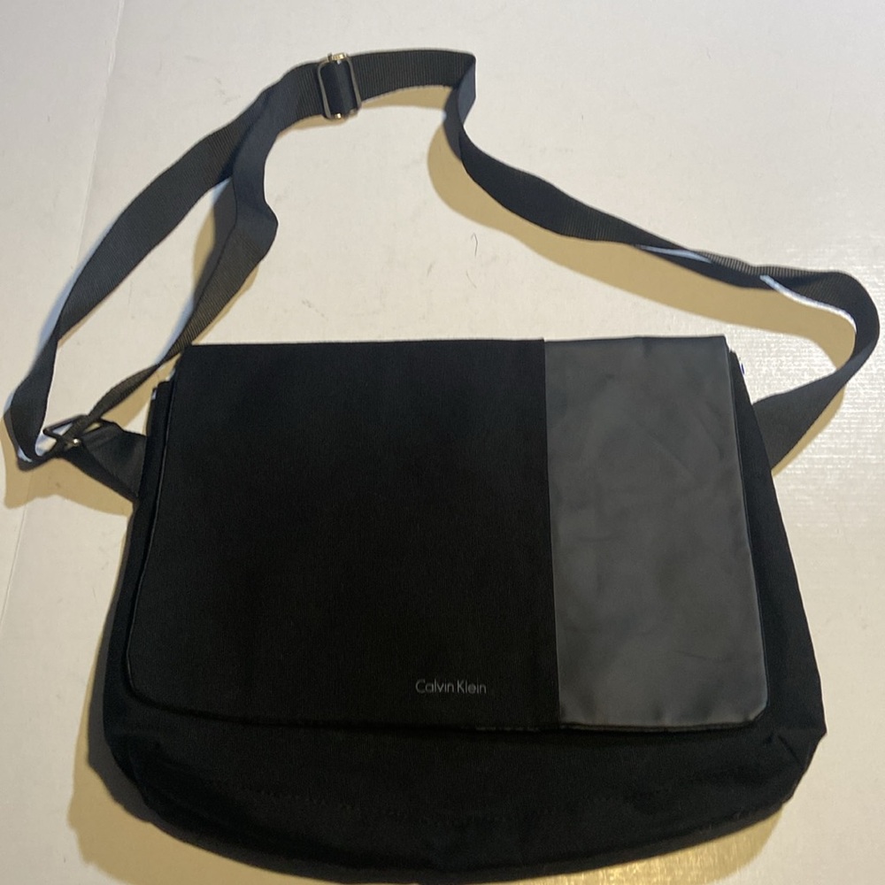 Calvin Klein Messenger Bag